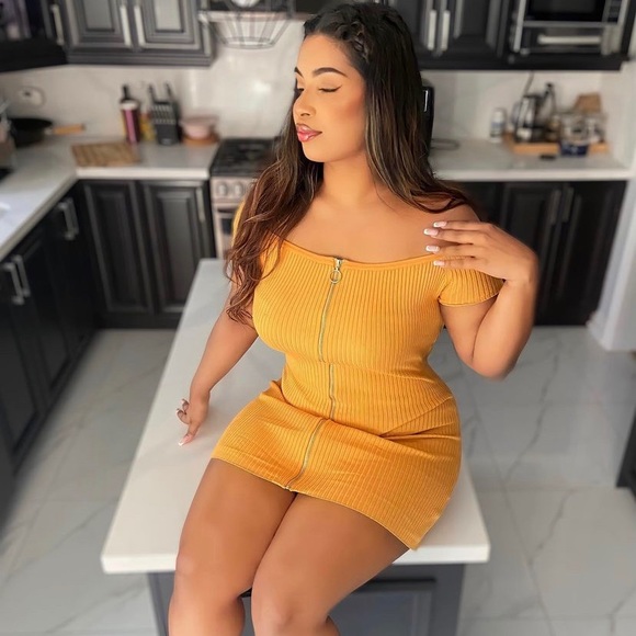 Yellow Off-shoulder Bodycon Dress - Picture 3 of 4